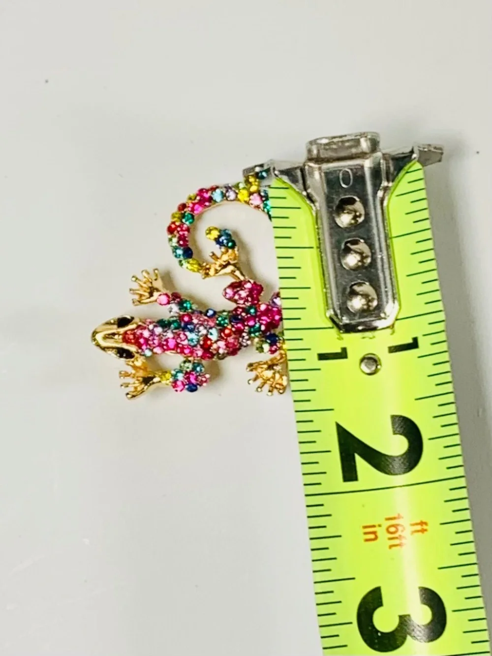 Sparkly Multicolored Rhinestone Gekco Lizard Novelty Brooch Pin Pink Gold-tone